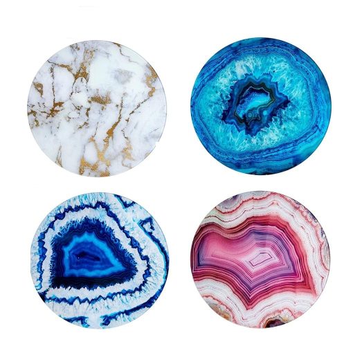 Colores. Mesa lateral redonda de cristal efecto marmol, patas de madera - Abarbuza