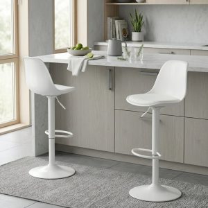 Pack 2 sillas de bar altas, nórdicas, piel sintética, altura regulable, color blanco, instaladas en un comedor - Aalborg